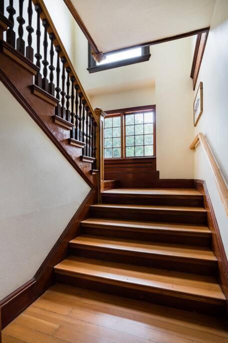 Holiday home Collection - The Original Mayor Estate - 6 Beds Portland