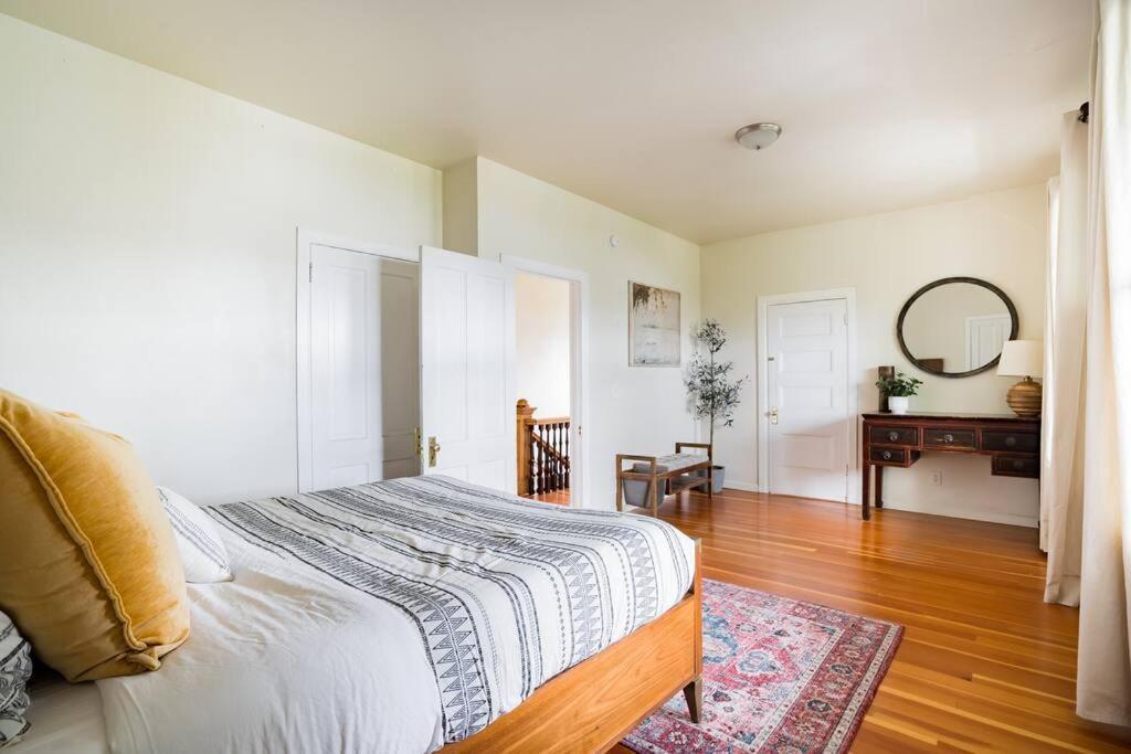 Collection - The Original Mayor Estate - 6 Beds